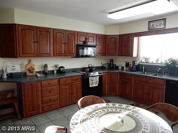 Spacious eat in kitchen