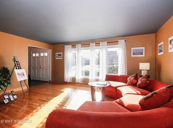 3rd image of 9020 Dell Ct