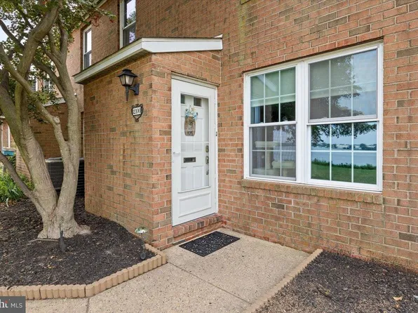 2100 N Harbour Dr, Palmyra, NJ 08065