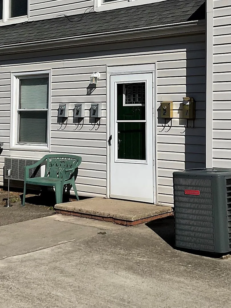 Studio Apartment in Belmont - Available Now! Welcome Home! — Photo 1
