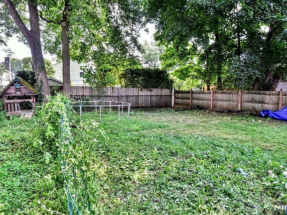 5th image of 68 Sycamore Avenue