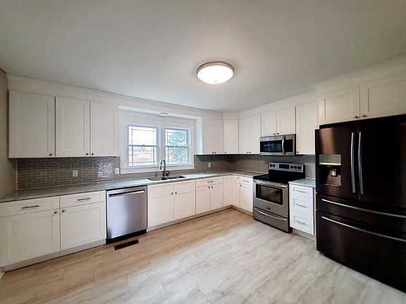 2nd image of 28 Mimosa Dr