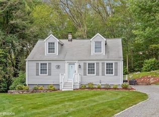 8 Stone Cliff Ln, Norwich, CT 06360