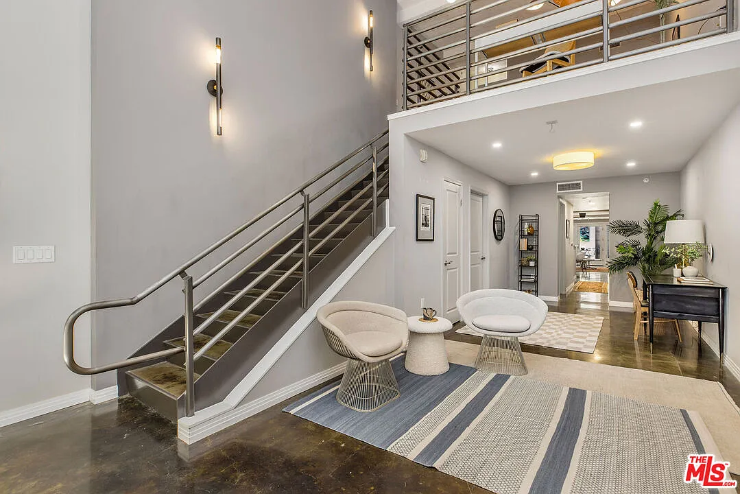 2 bed, 1.5 bath, 1720 sqft, $4,350 — Photo 1