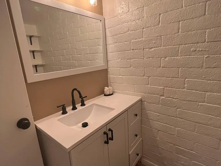 1022 Law St #B — Photo 7