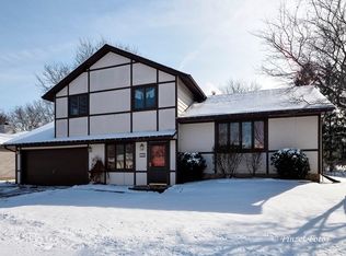 555 Norman Dr, Cary, IL 60013