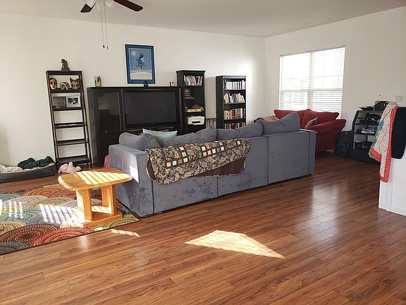 3rd image of 3566 Larkspur Dr