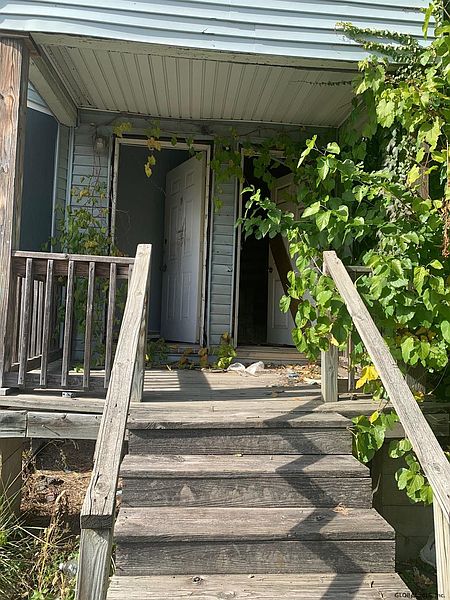 2nd image of 28 STEUBEN Street