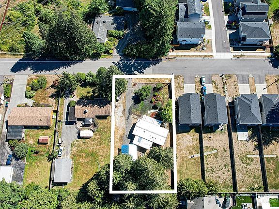 3rd image of 411 205th Street SW
