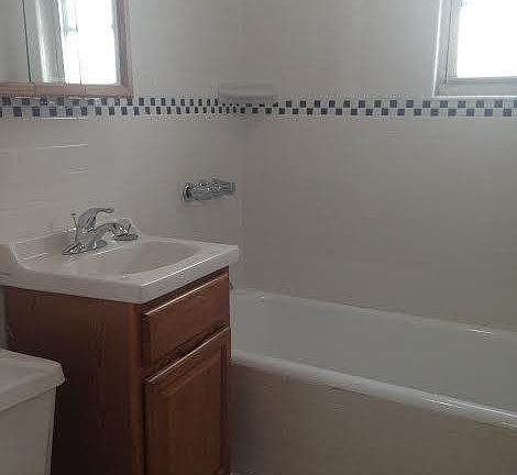 5th image of 1906 Ditmars Blvd