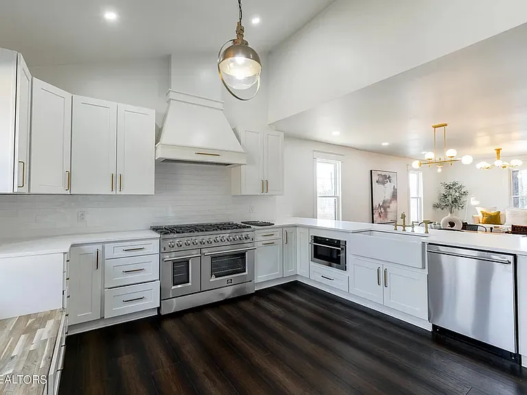 1017 Thompson Pl — Photo 10