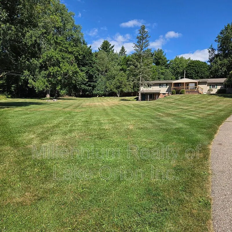 4 bed, 3.0 bath, 2490 sqft, $2,795 — Photo 2