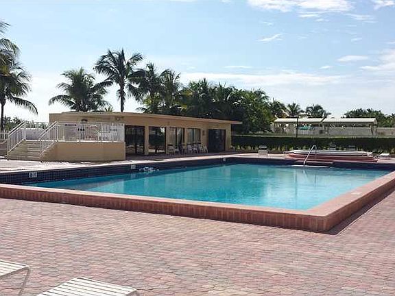 4th image of 5005 Collins Ave APT 216H