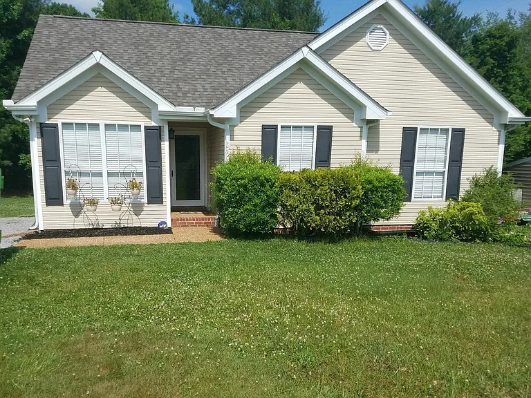 2860 Maple Cir — Photo 1
