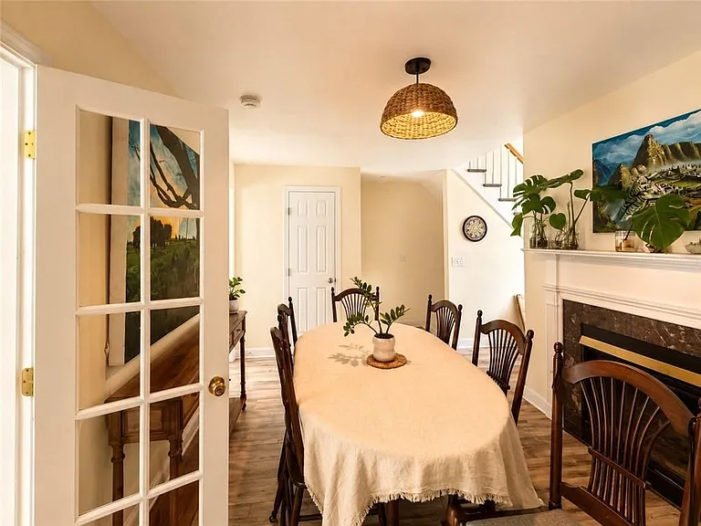520 Corey Ln — Photo 6