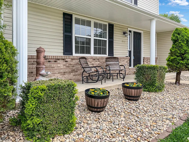 812 Victoria Ln — Photo 4