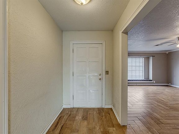 3rd image of 11816 Sagamore Dr
