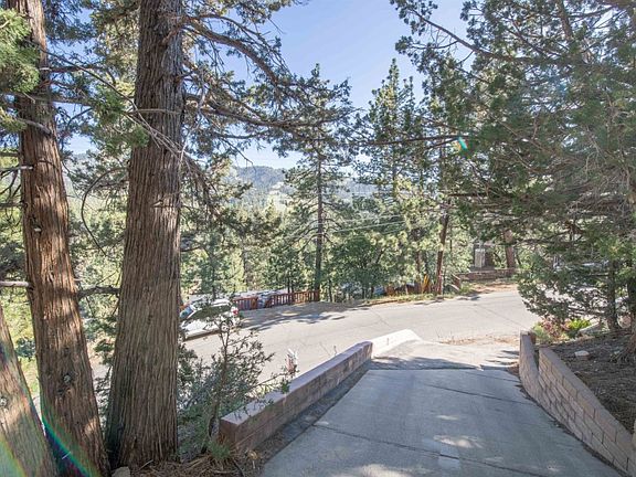 4th image of 861 Menlo Dr