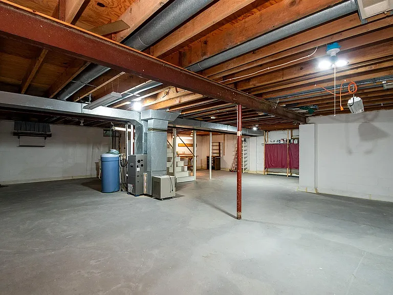 2405 W Carriage Ln — Photo 28
