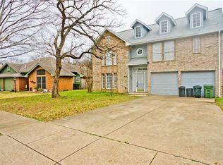 301 Arwine Dr, Hurst, TX 76053