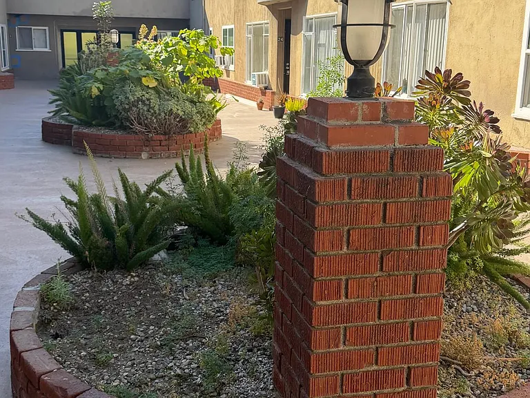1848 N. Garfield Pl — Photo 5