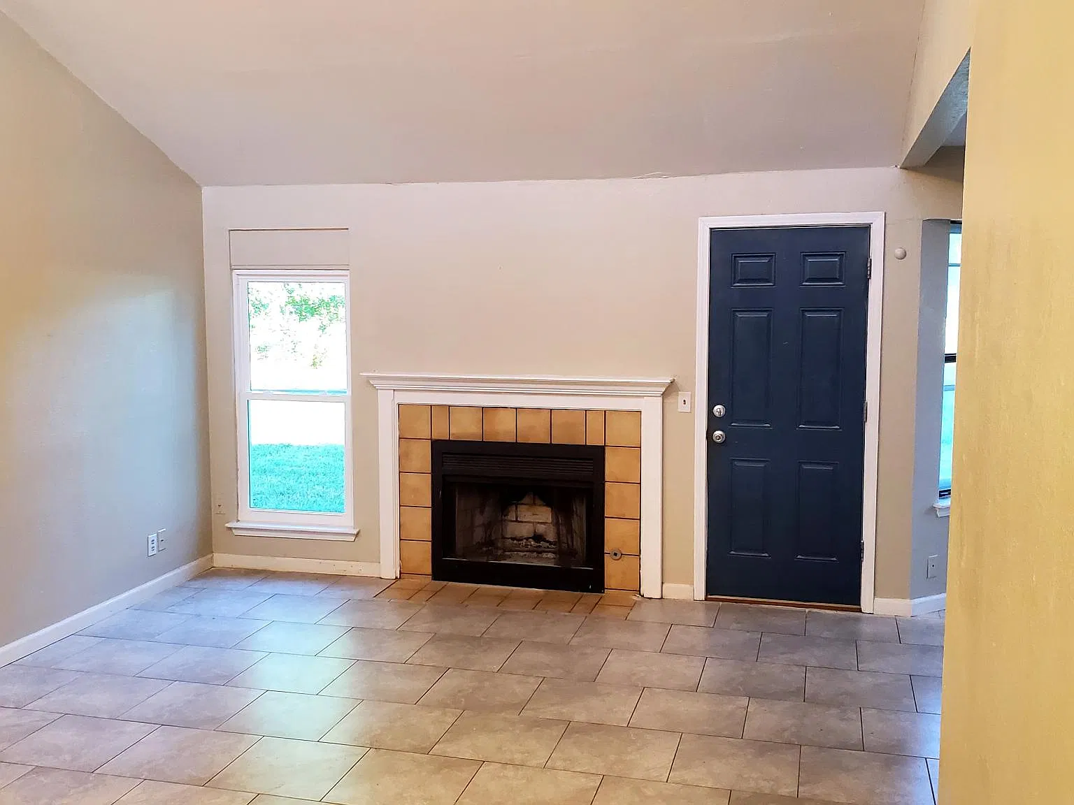 3 bed, 1.5 bath, 1250 sqft, $1,000 — Photo 4