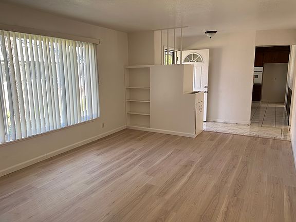5th image of 2071 16th Ave Unit B