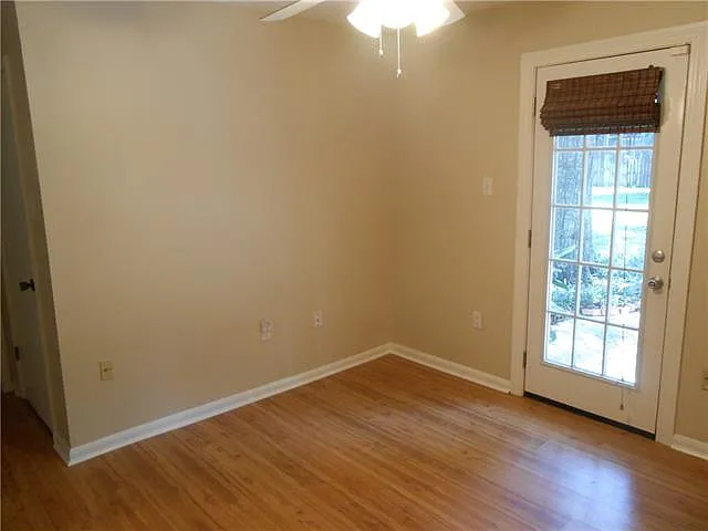 214 W Hickory St — Photo 15