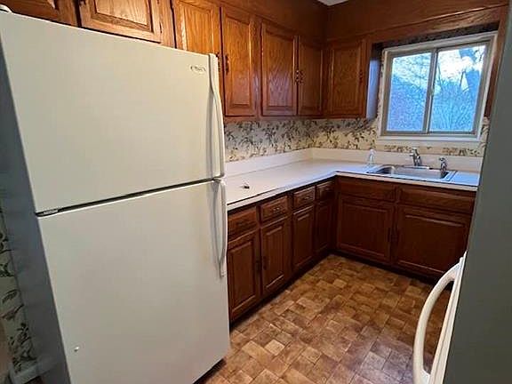 3rd image of 34 Crescent St APT 2Q