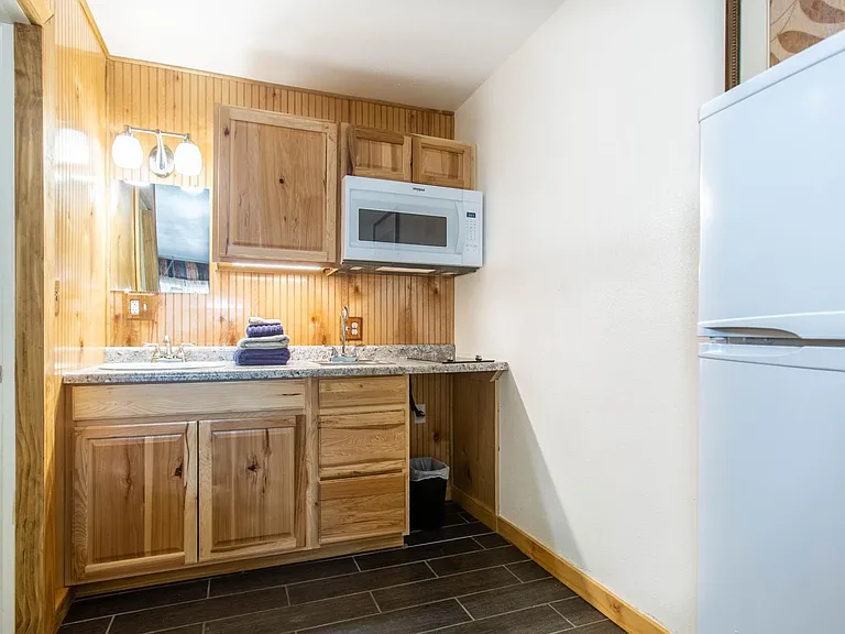 102 N Maple Ave #12 — Photo 3