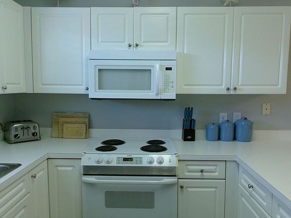5th image of 682 Riverwalk Dr Unit 303