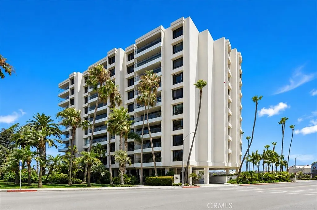 2 bed, 2.5 bath, 1913 sqft, $13,000 — Photo 1