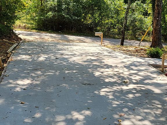 5th image of 892 Locust Dr