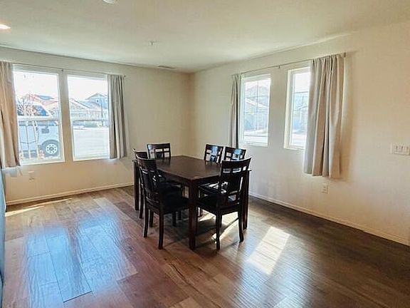 3rd image of 4045 Aurora Way