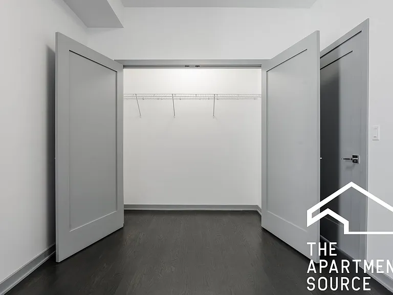 2806 N Mozart St #1R — Photo 8