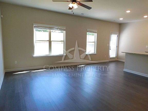 4th image of 1004 McConaughy Ct