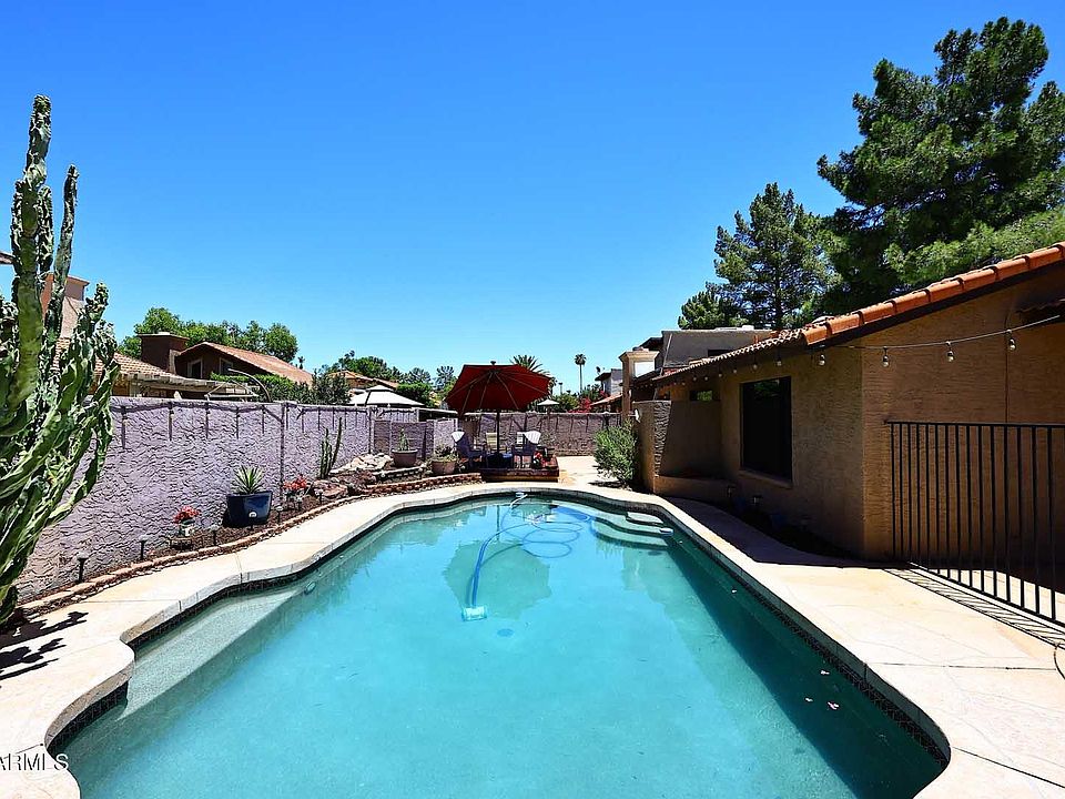 1st image of 310 E BRECKENRIDGE Way