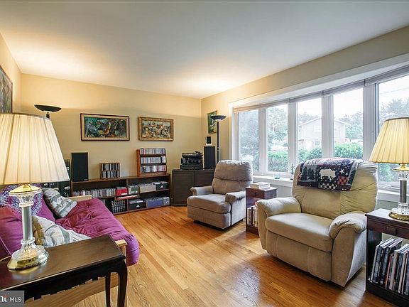 5th image of 1006 Harriet Ave