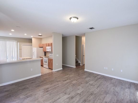 5th image of 740 Hardwood Cir