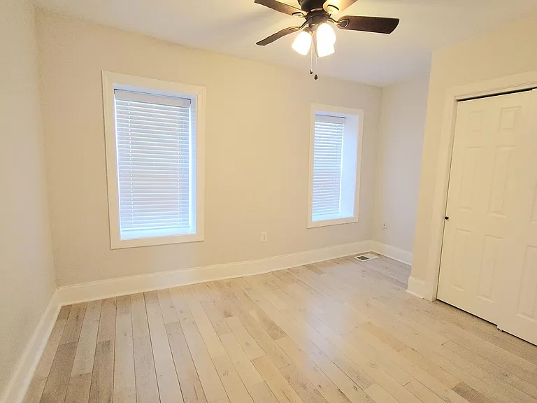 332 Kingsley St — Photo 13