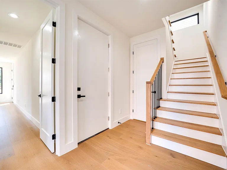 3825 Munger Ave — Photo 6