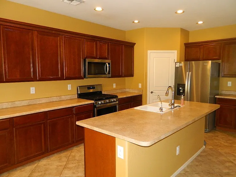 264 W Tahiti Dr — Photo 4