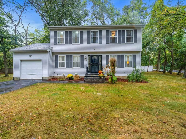 69 Delamere Street, Huntington, NY 11743
