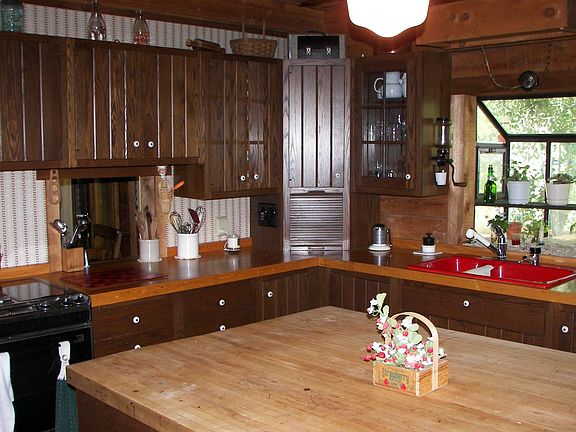 Kitchen 4x6 maple island