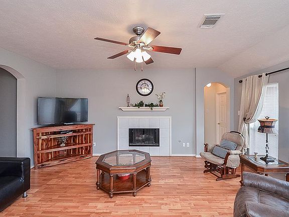 5th image of 20018 Sterling Falls Dr
