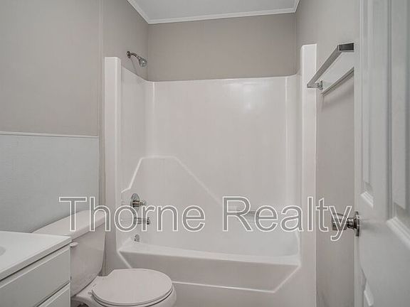 2nd image of 424 N Vyne St