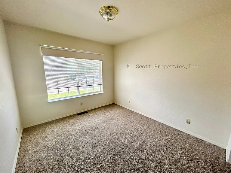 1449 N Marion Russell Dr — Photo 9