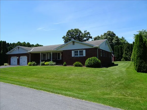 433 Limestone Dr, Nazareth, PA 18064