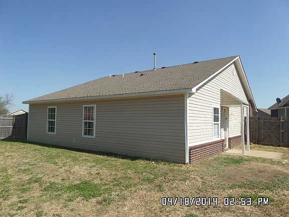 2nd image of 165 W Fairlane Ct