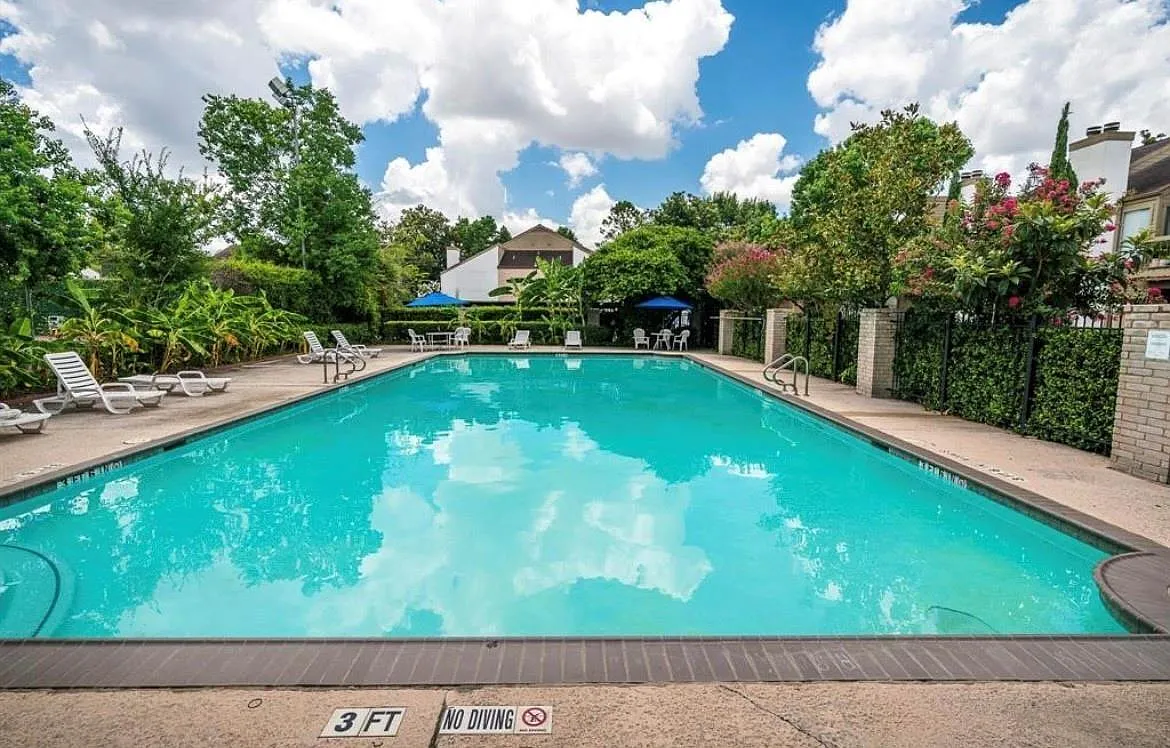 1 bed, 1.0 bath, 784 sqft, $1,000 — Photo 1